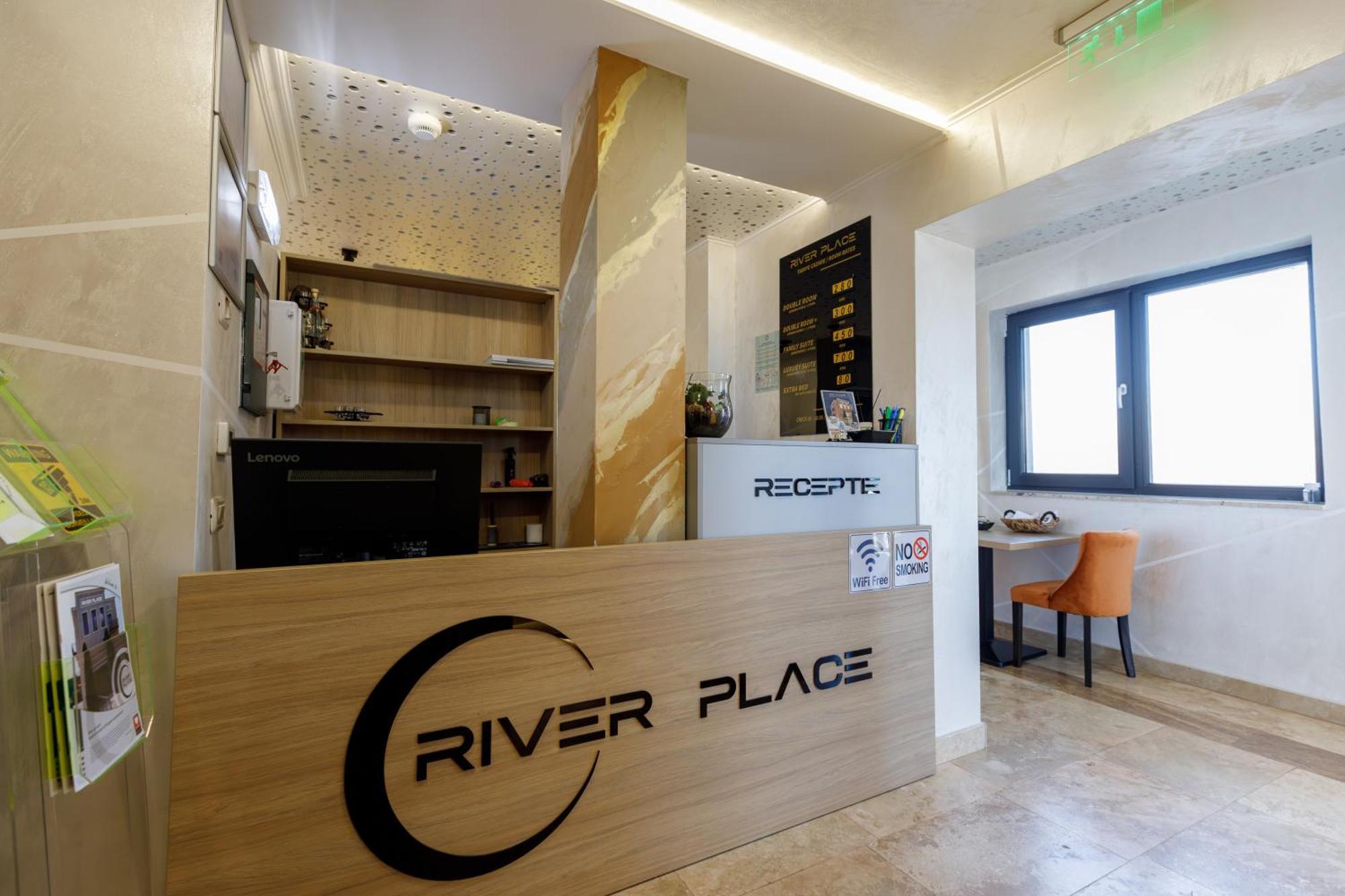 River Place Piteşti Eksteriør bilde