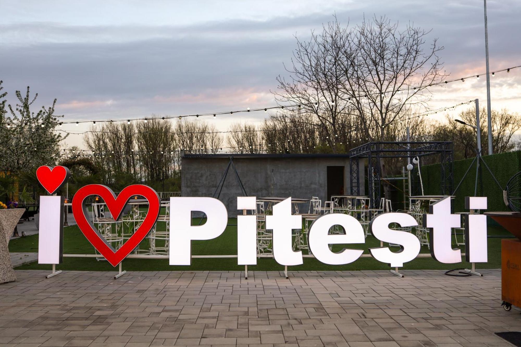River Place Piteşti Eksteriør bilde